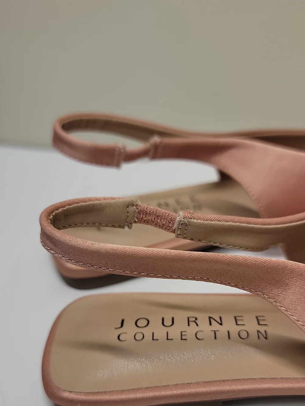 JOURNEE COLLECTION -NEW IN BOX- ROSE & CRYSTAL SATIN POINTED TOE FLATS sz 9